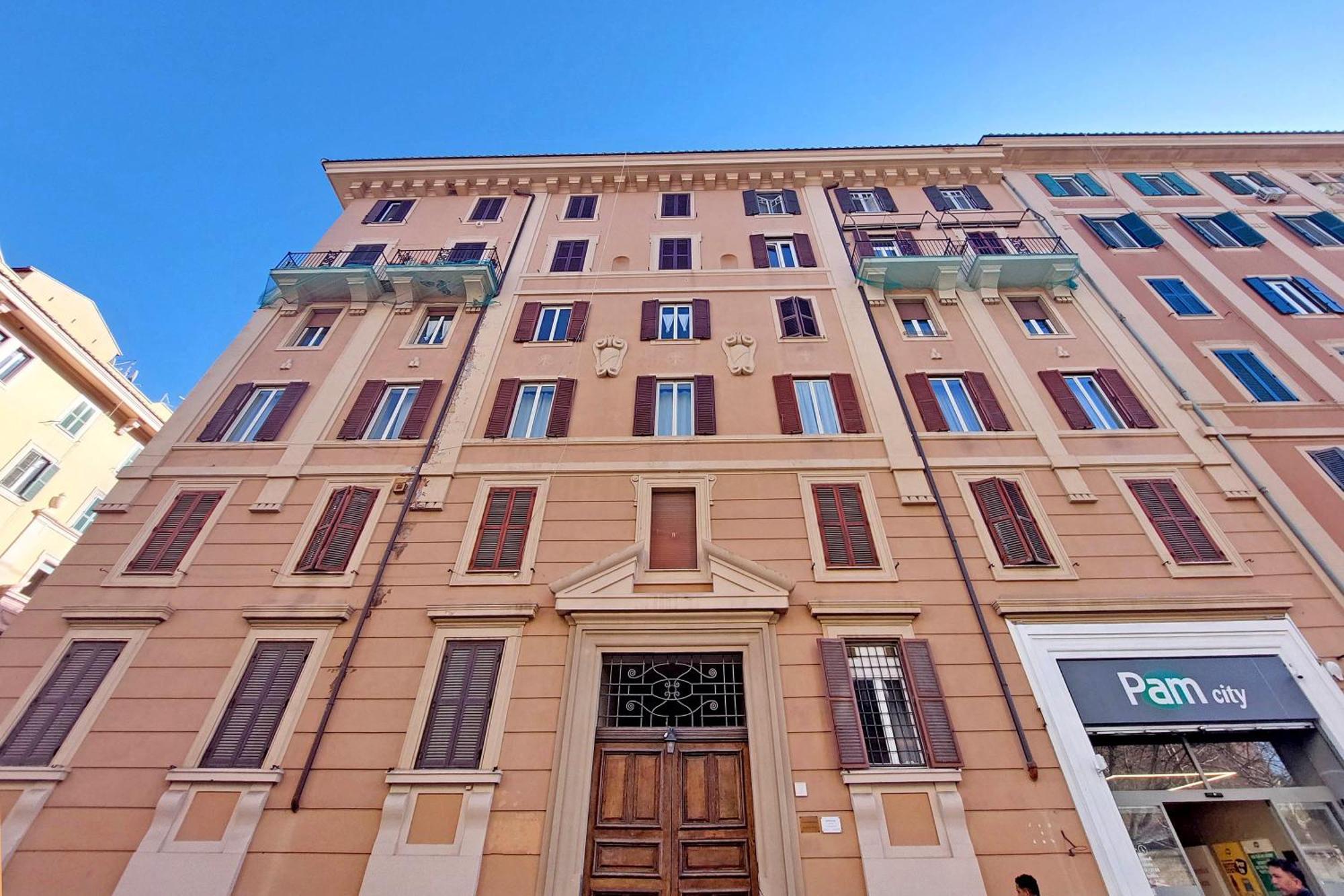 Opera Inn Suites - Rooms And Apartments Rome Exterior photo